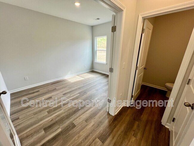 Building Photo - 458 Haddon Trl