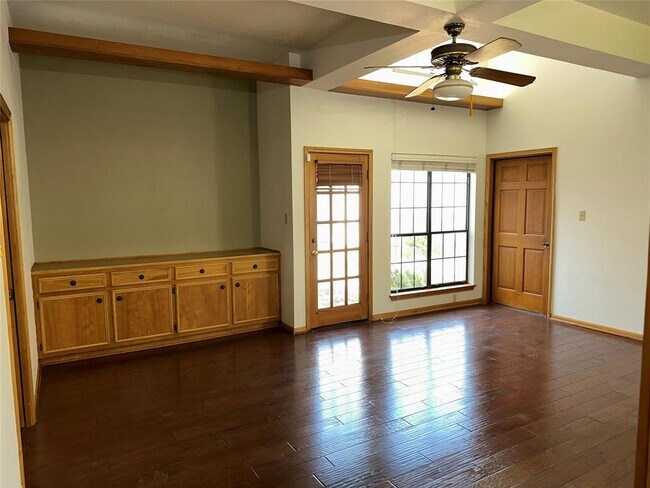 Building Photo - 1100 Crystal Creek Dr