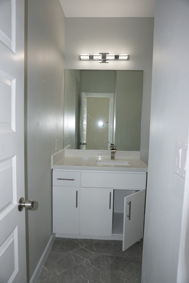 Building Photo - 1313 N 48th St