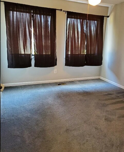 Room #1 - 146 Woodfield Pl