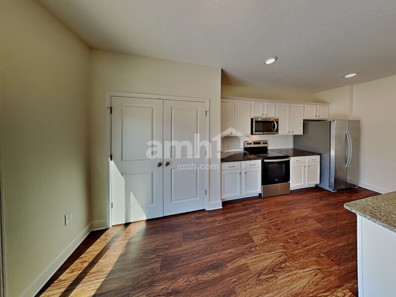 Building Photo - 5904 Hampton Creek Rd