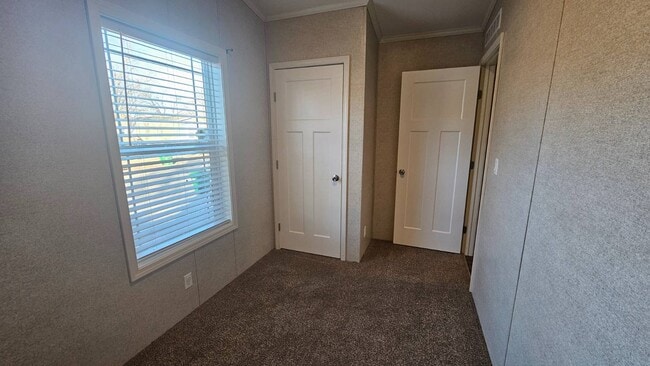 Building Photo - 2233 E Maywood St