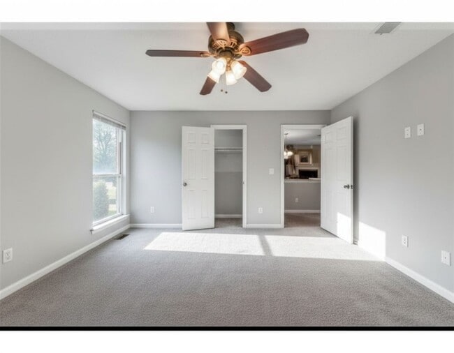Building Photo - 2135 Collingsfield Dr