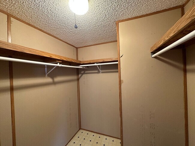 Building Photo - 3 bedroom 2 bathroom Single-wide available for rent in Farmington