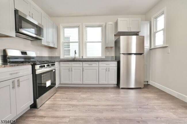 Building Photo - 282 Woodside Ave