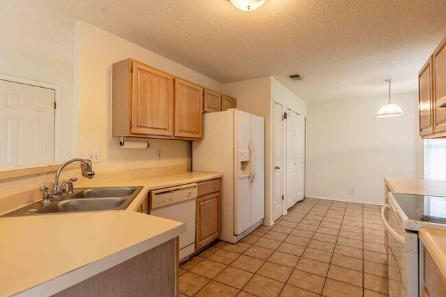 Building Photo - 14215 Spotted Cedar