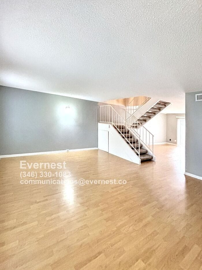 Building Photo - 2206 Shadowdale Dr