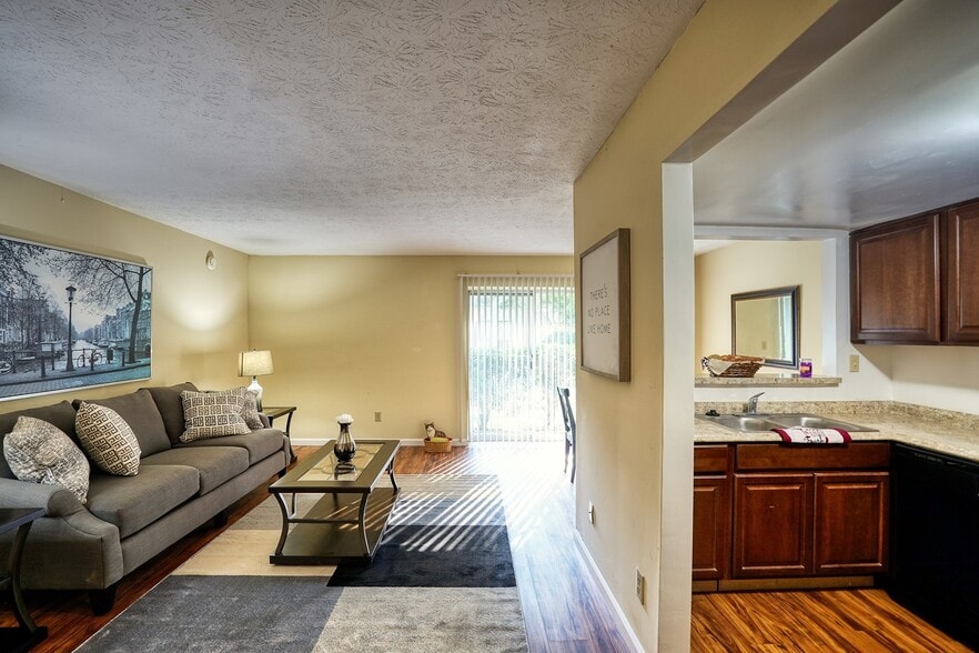 Interior Photo - Oak Creek Apartments