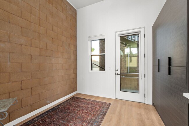 Building Photo - Modern 1x1 - Premier National City Location. Immediate Move-In!