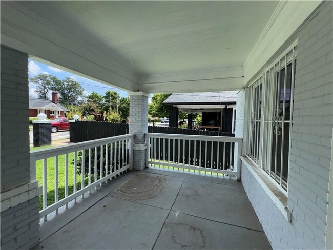 Building Photo - 1462 Lucile Ave SW