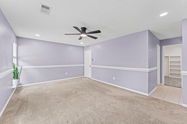 Building Photo - 9611 Hearthwood Dr