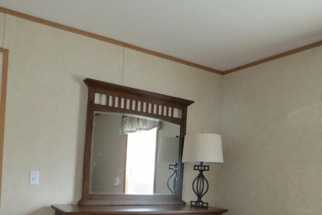 Building Photo - 71 Colonial Dr