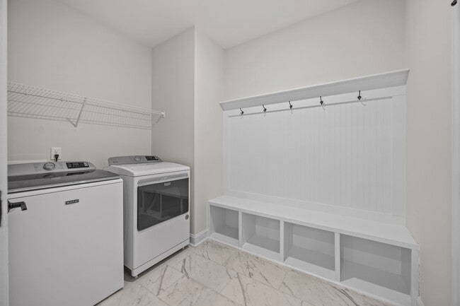 Building Photo - 2561 Legrande Way