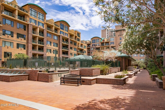 Building Photo - 16 W Encanto Blvd