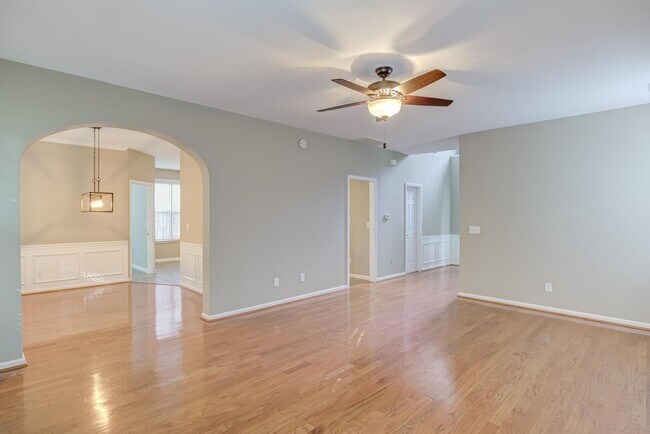 Building Photo - 1007 Brickstone Dr