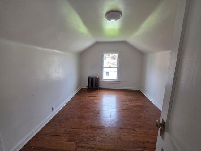 Building Photo - 703 1/2 Waddell Ave