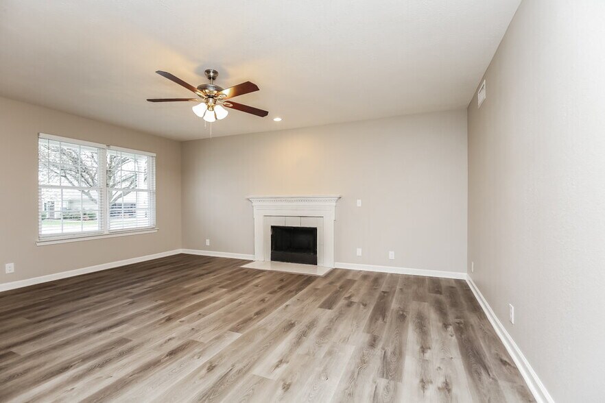 Building Photo - 7449 E Winchester Dr