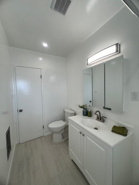 Building Photo - 1690 Amberwood Dr