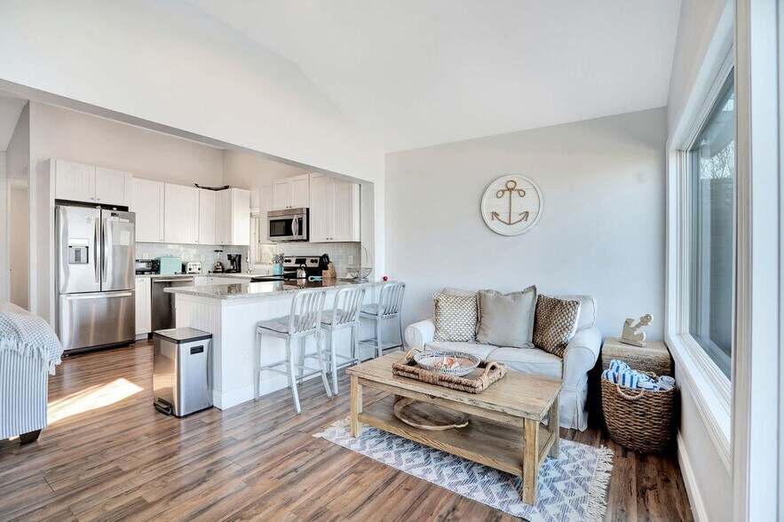 Building Photo - 212 Creek Rd