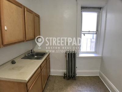 Building Photo - 1 bedroom in Boston MA 02134