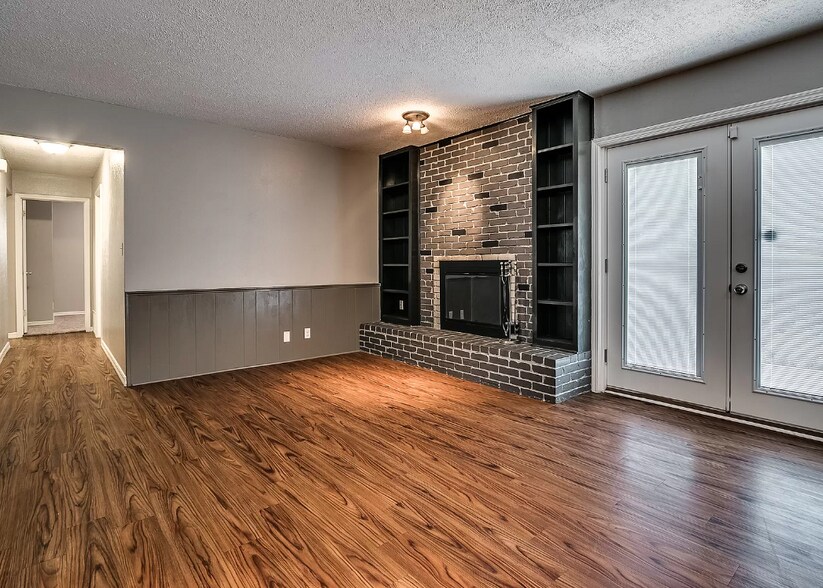 Building Photo - 332 Collier Dr