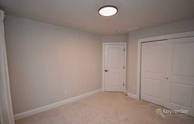 Building Photo - 320 Schadle Rd