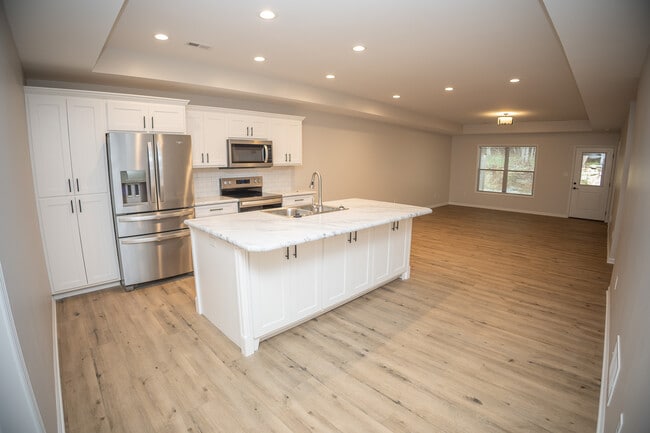 Building Photo - 822 El Dorado Dr