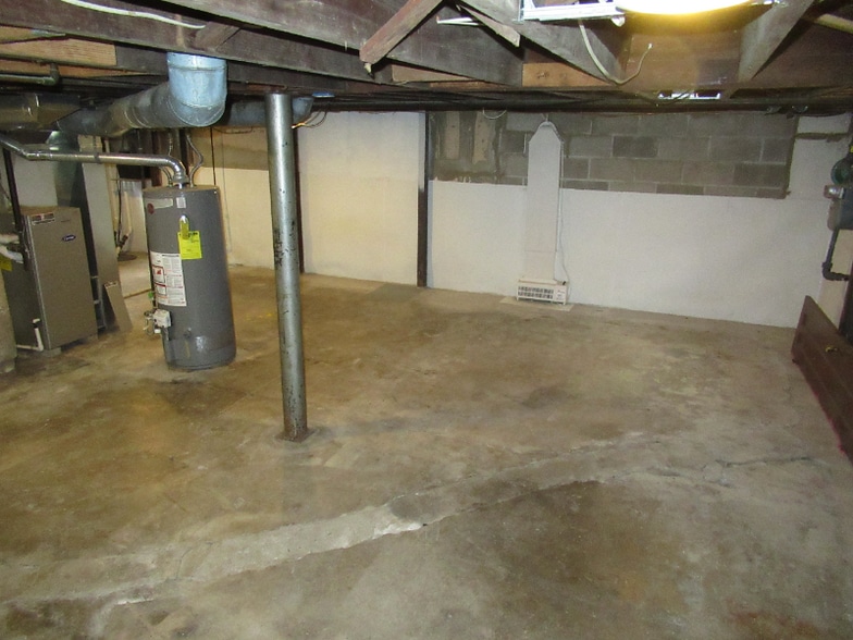 Building Photo - 4610 Belleview Ave