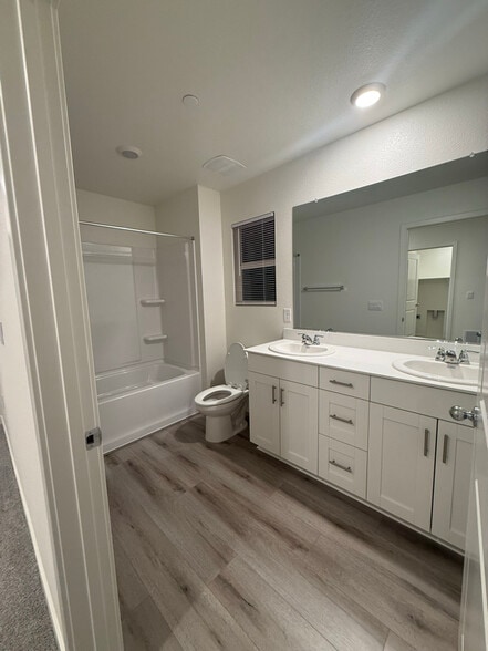 Building Photo - 874 Pico Pl