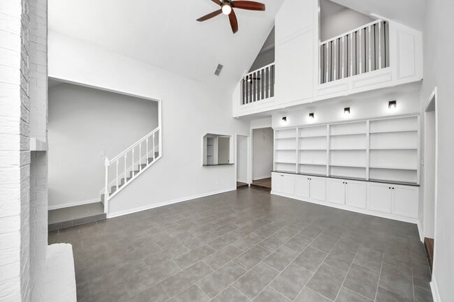 Building Photo - 5310 Oak Cove Dr