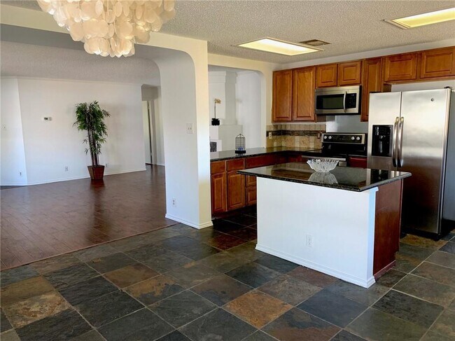 Building Photo - 2907 Donnell Dr