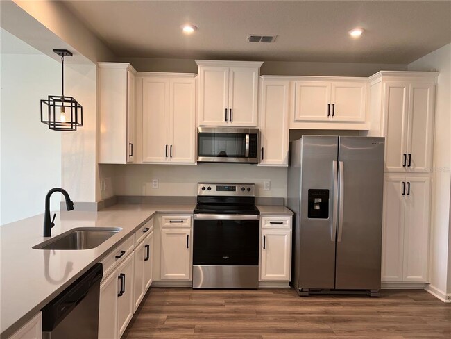 Building Photo - 5531 Pleasantview Ct