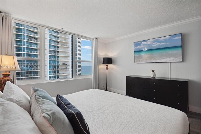 Building Photo - 3505 S Ocean Dr