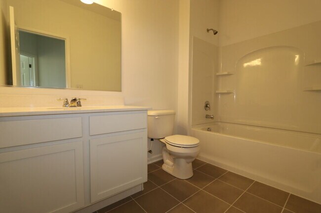 Building Photo - 466 Comstock Rd