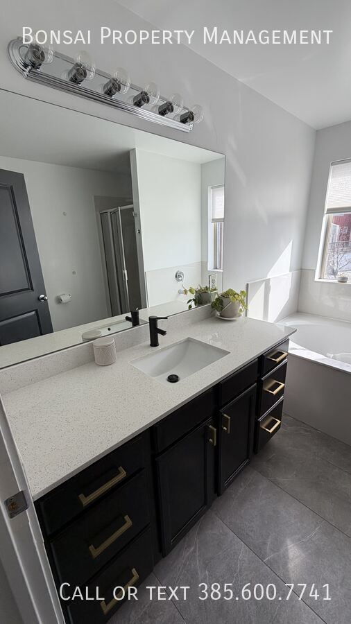 Building Photo - 860 San Savino Way