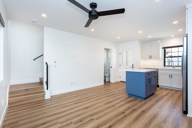 Building Photo - 2610-2612 Juan Street