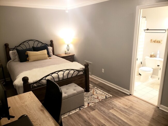 Building Photo - 2845 Wynterhall Rd SE