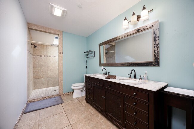 Building Photo - 9497 Montemar Dr
