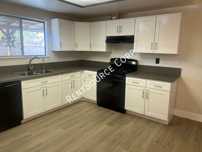 Building Photo - 43837 David St