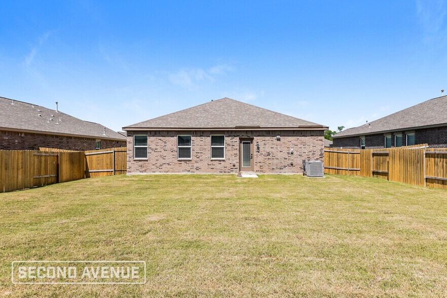 Building Photo - 2020 Atwood Dr