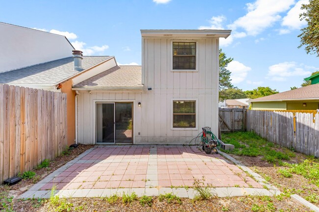 Building Photo - 629 Sandalwood Dr