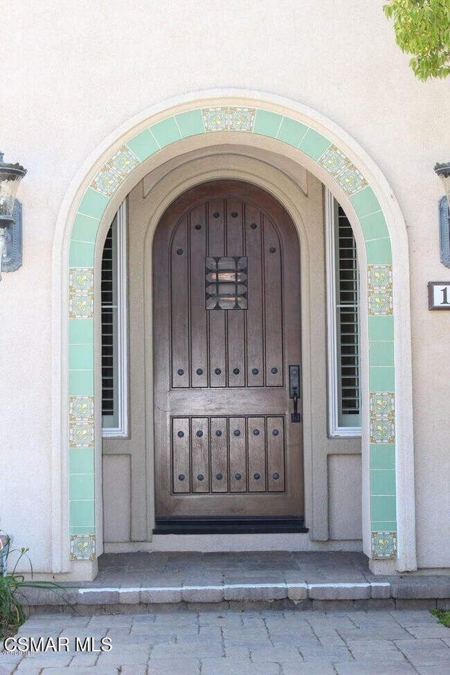 Building Photo - 1555 Arroyo View St