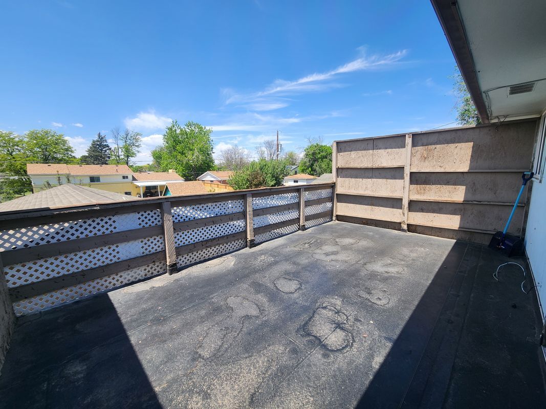 Building Photo - 723 Fraser St