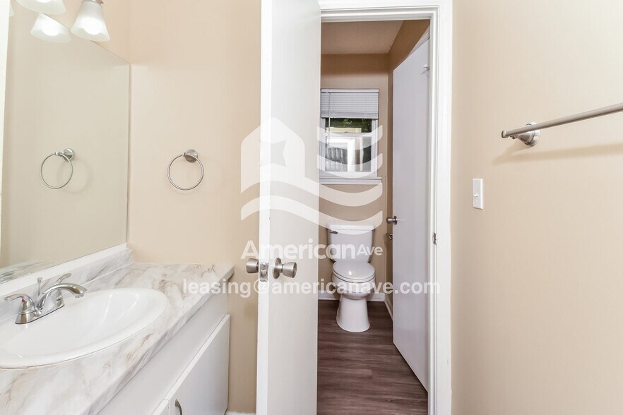 Building Photo - 7352 Pinedale Dr