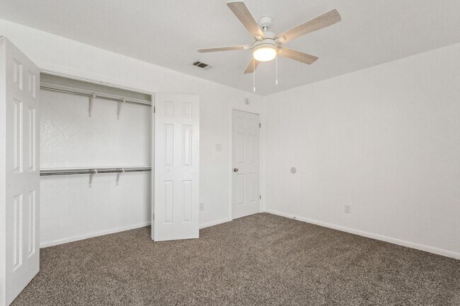 Building Photo - 2410 Royal Crest Cir