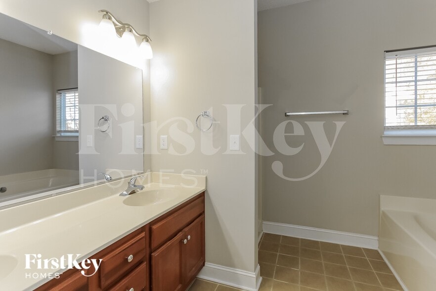 Building Photo - 13432 Glencreek Ln