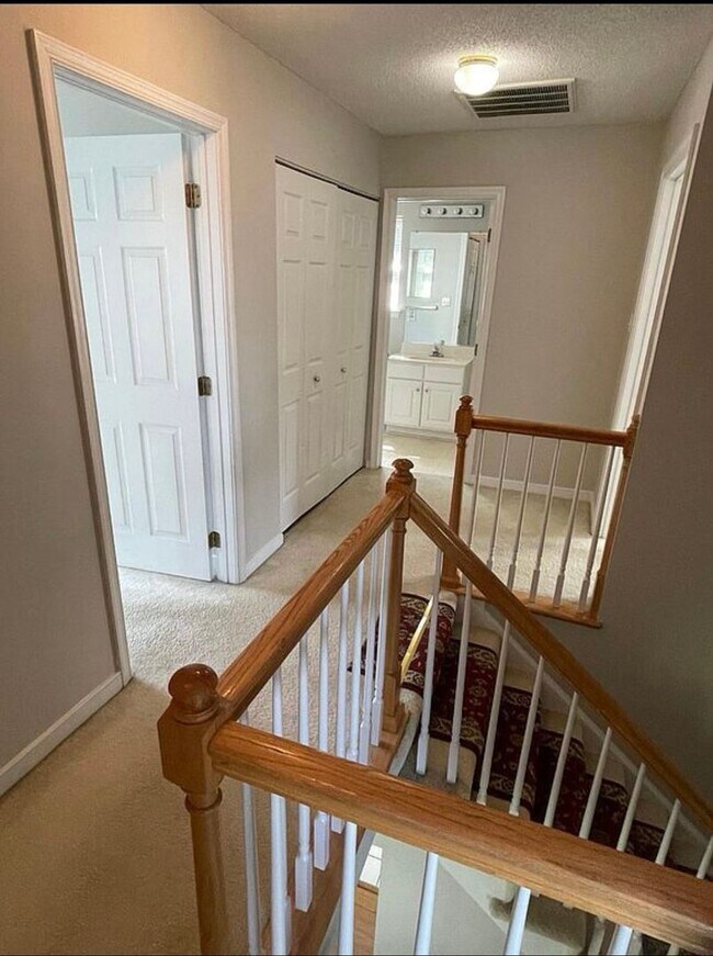 Building Photo - Beautiful two story home in the Ashbrook C...