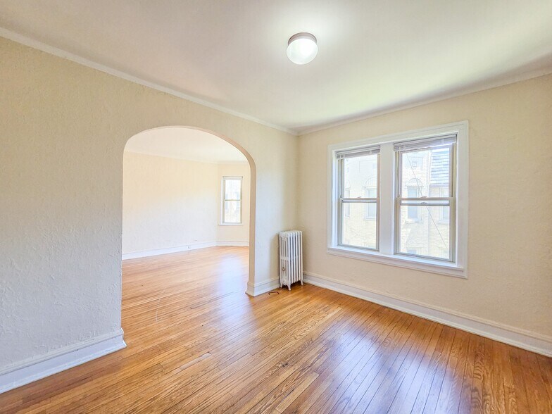 Building Photo - 1430 W Farwell Ave