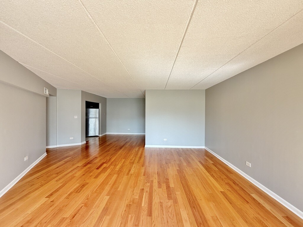 Building Photo - 525 N Quentin Rd