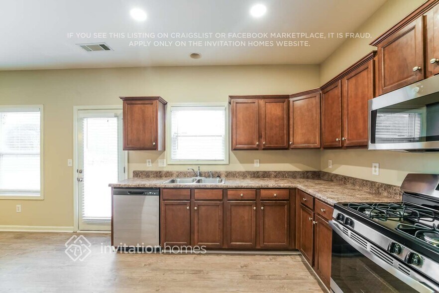 Building Photo - 75 Monarch Way